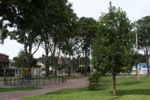 Parque en frente de los apartamentos